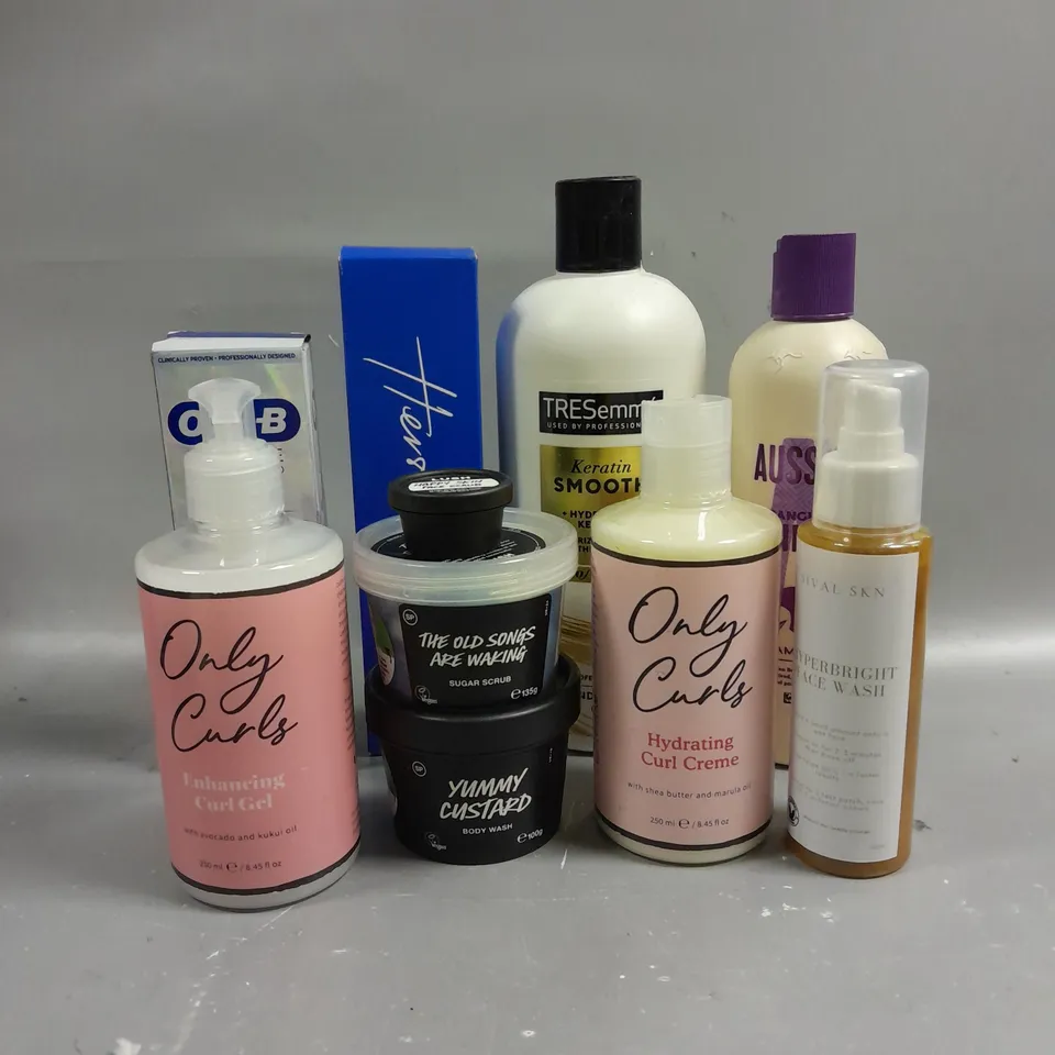 LOT OF 10 ASSORTED HEALTH AND BEAUTY ITEMS TO INCLUDE LUSH THE OLD SONGS ARE AWAKENING SUGAR SCRUB (135G), TRESEMME KERATIN SMOOTH CONDITIONER (680ML), HERSHESONS ZHOOSH FOAM (150ML), ETC. 