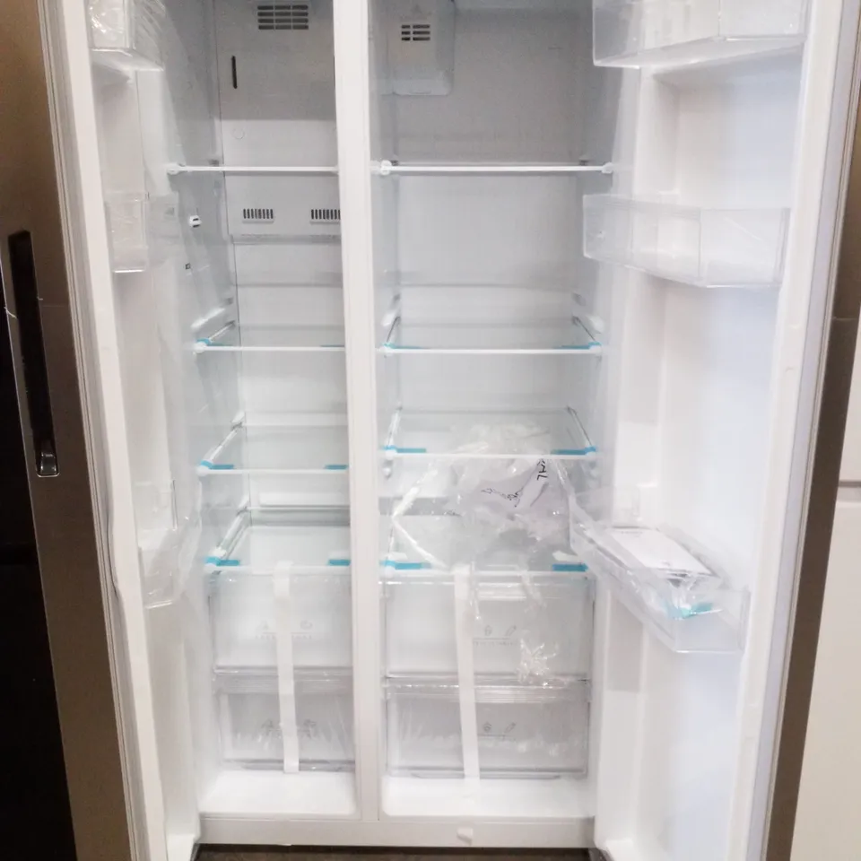 SWAN TOTAL NO FROST AMERICAN STYLE FRIDGE FREEZER -SILVER-