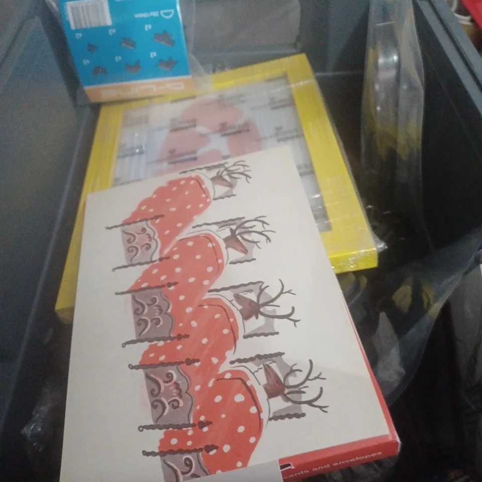 APPROXIMATELY 20 ASSORTED HOUSEHOLD ITEMS INCLUDING STYLOS PENS , BIO LAUNDRY SHEETS AND FIVE MINUTE JOURNAL