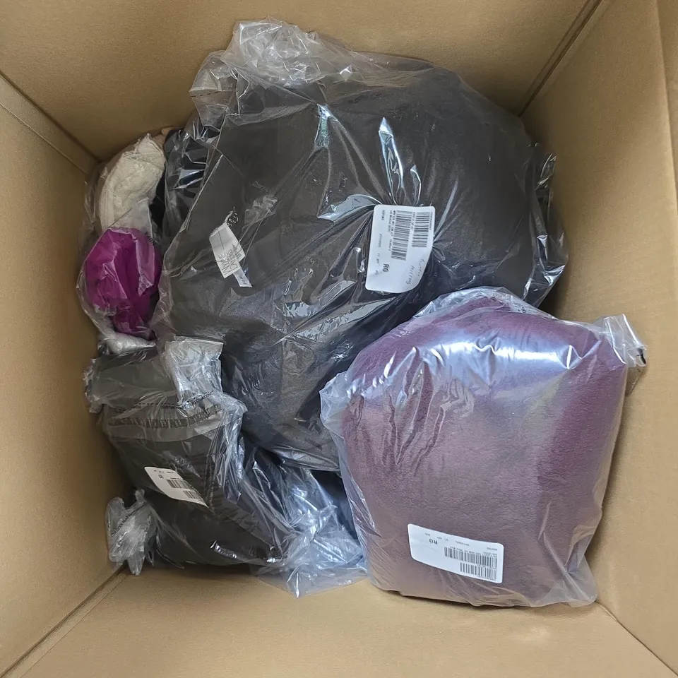 APPROXIMATELY 10 ASSORTED WOMENS CLOTHING PRODUCTS IN VARIOUS STYLES & SIZES 