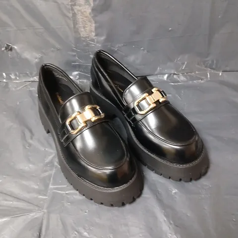 RIVER ISLAND GOLD LINK TRIM CHUNKY LOAFERS - BLACK - SIZE 8