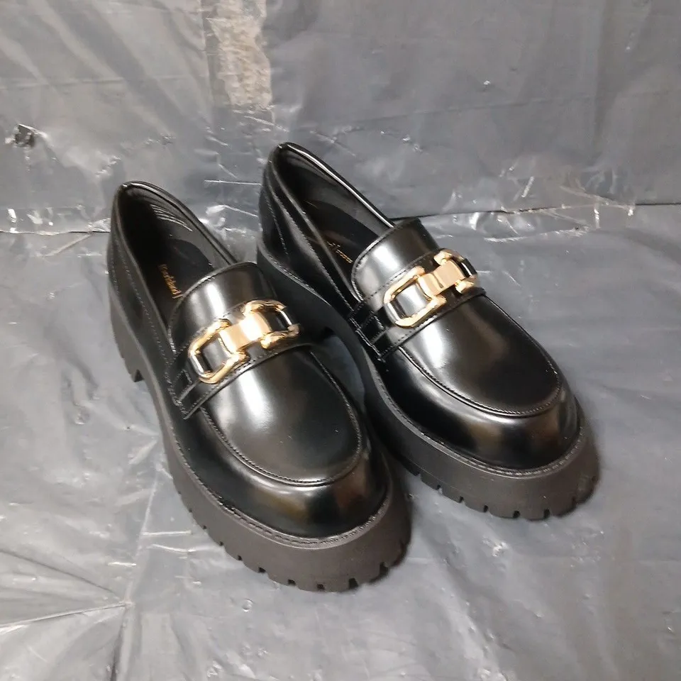 RIVER ISLAND GOLD LINK TRIM CHUNKY LOAFERS - BLACK - SIZE 8