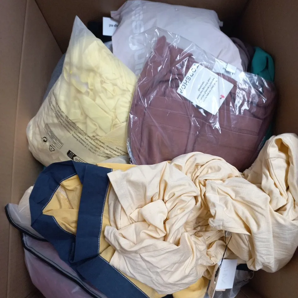 LARGE BOX OF APPROXIMATELY 25 ASSORTED CLOTHING ITEMS IN VARIOUS COLOURS, STYLES AND SIZES - COLLECTION ONLY