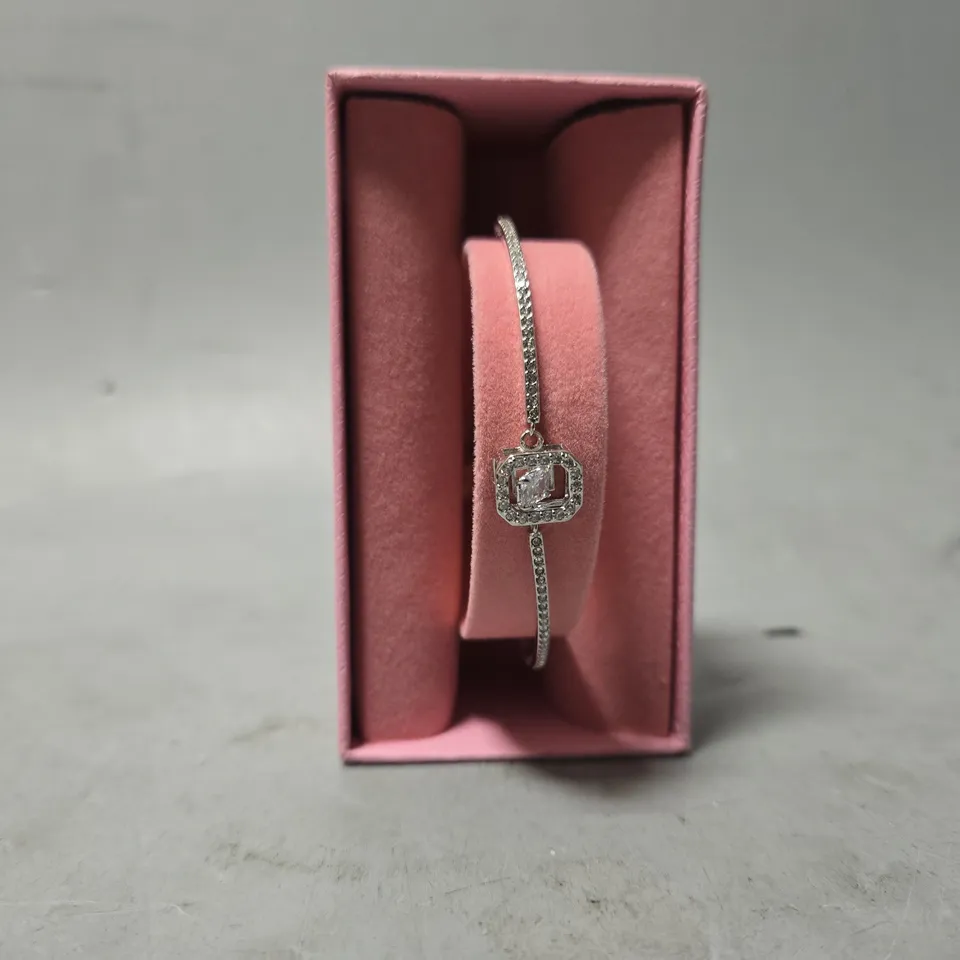 BOXED SWAROVSKI SOLITAIRE SQUARE BRACELET