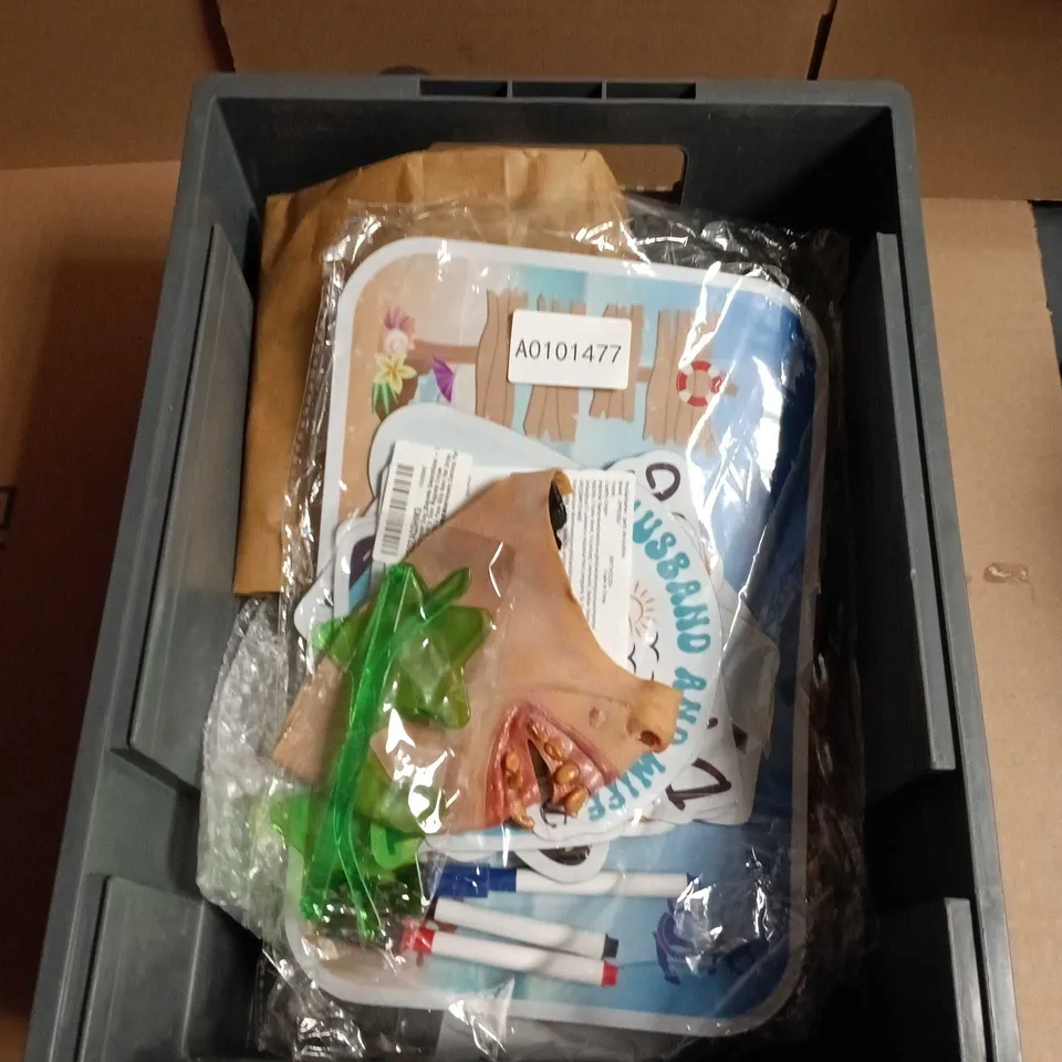 LARGE QUANTITY OF ASSORTED TOYS AND GAMES TO INCLUDE - CHESS PIECES, TEDDY BEAR & SCENTED CRAYONS ETC 