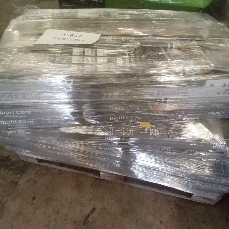 PALLET OF ASSORTED WOODEN LAMINATE FLOORING 41 PACKS OF 6 PLANKS