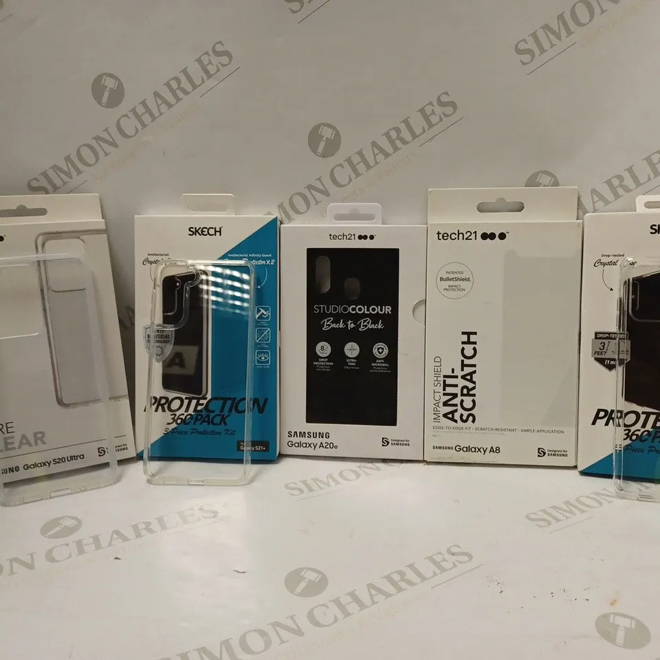 BOX OF APPROX 18 ASSORTED PHONE CASES TO INCLUDE - SKECH SAMSUNG GALAXY S20+ CLEAR CASE - SKETCH SAMSUNG GALAXY S21+ CLEAR CASE - TECH21 SAMSUNG GALAXY S20 ULTRA WHITE CLEAR CASE ECT 