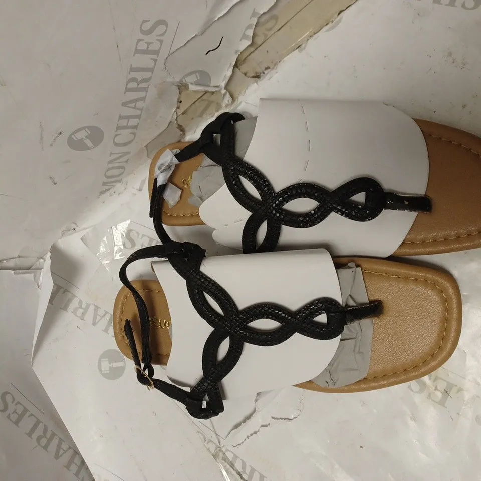 STUDIO BLACK STRAPPY SANDALS SIZE 5