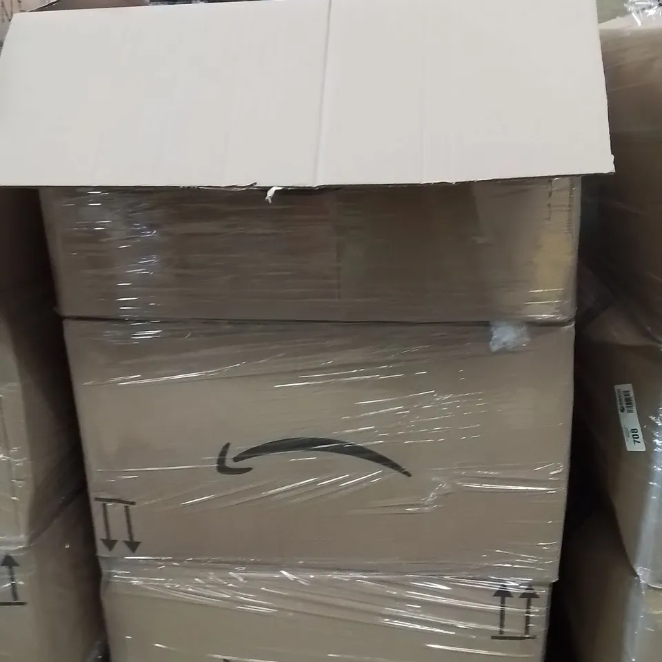 PALLET CONTAINING A LARGE QUANTITY OF TABLET CASES AND SCREEN PROTECTORS
