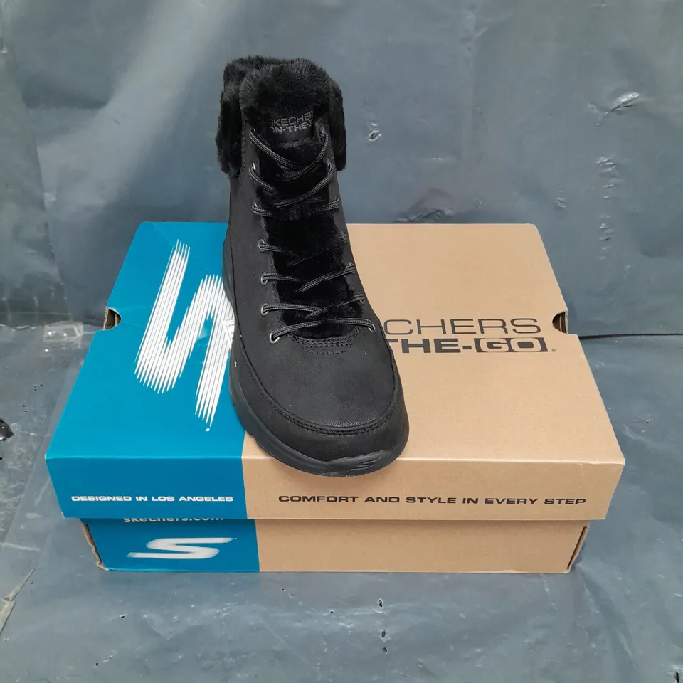 BOXED PAIR OF SKECHERS GLACIAL ULTRA BOOT IN BLACK SIZE UK 3.5