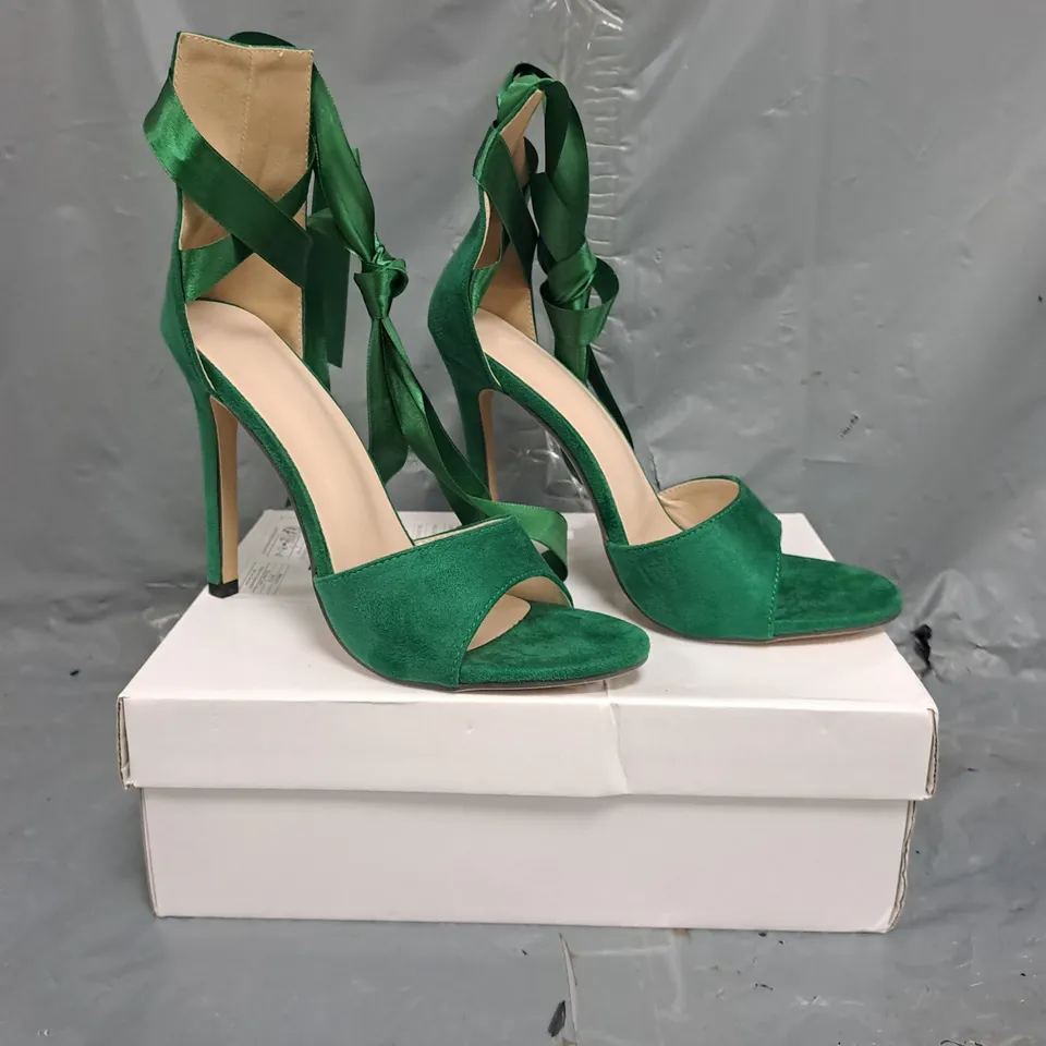 BOXED PAIR OF UNBRANDED OPEN TOE STILETTO HEELS IN GREEN SIZE EU 38