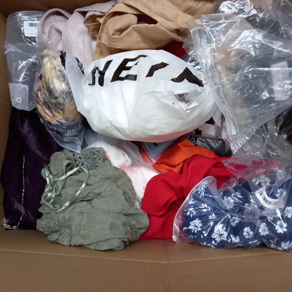 BOX OF APPROXIMATELY 25 ASSORTED CLOTHING ITEMS TO INCLUDE - SOCKS , BRA , SHORTS ETC