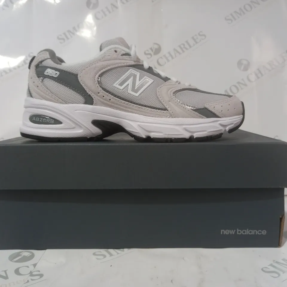 BOXED PAIR OF NEW BALANCE TRAINERS IN GREY UK SIZE 4.5