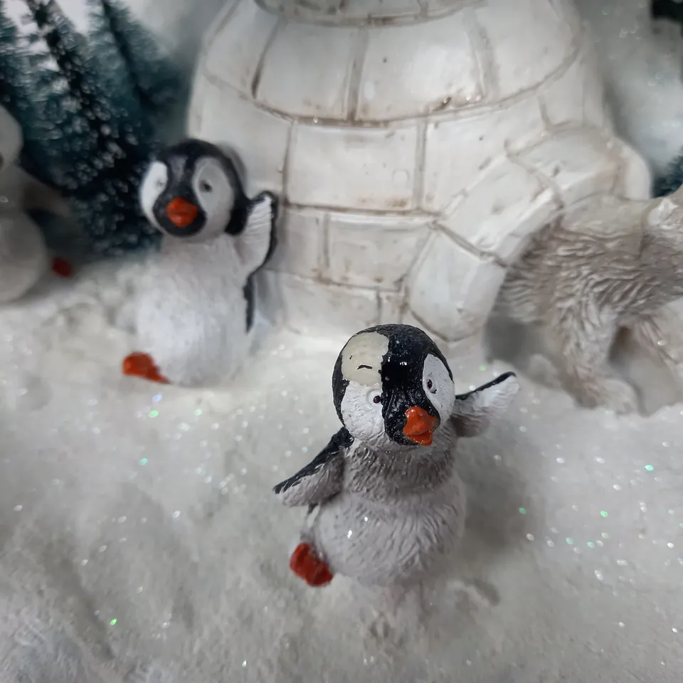 CHRISTMAS DETAILED BAUBLE DECORATION 