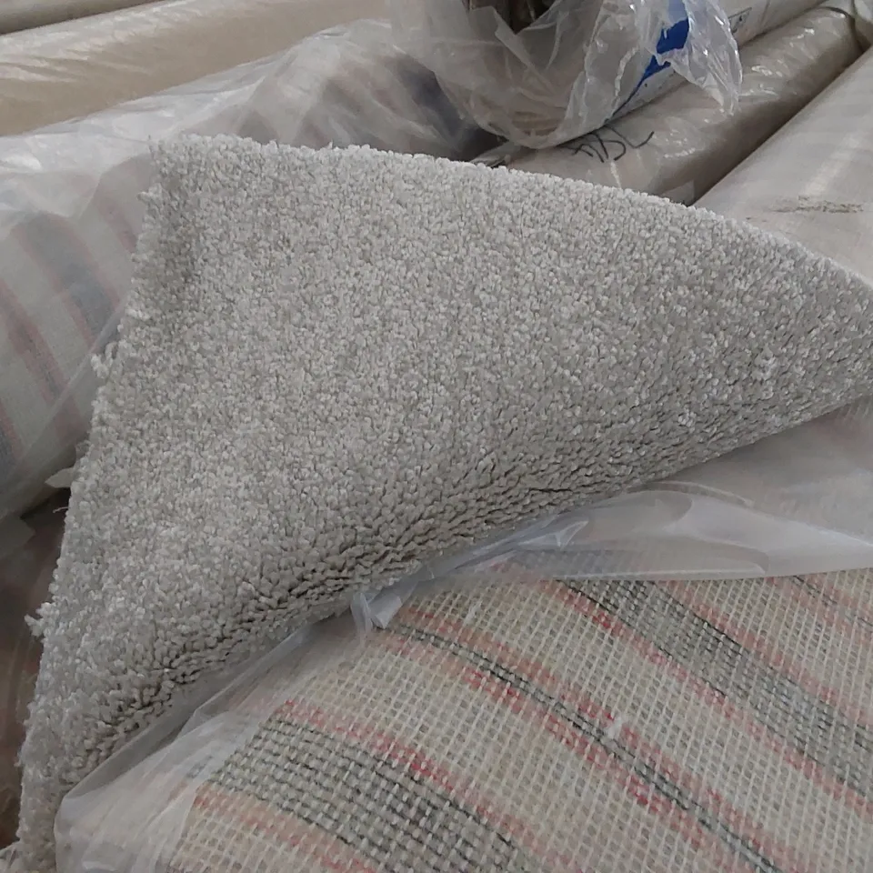 ROLL OF QUALITY HAMPTONS ELITE MORNING SONG CARPET // SIZE: APPROXIMATELY 4 X 3m