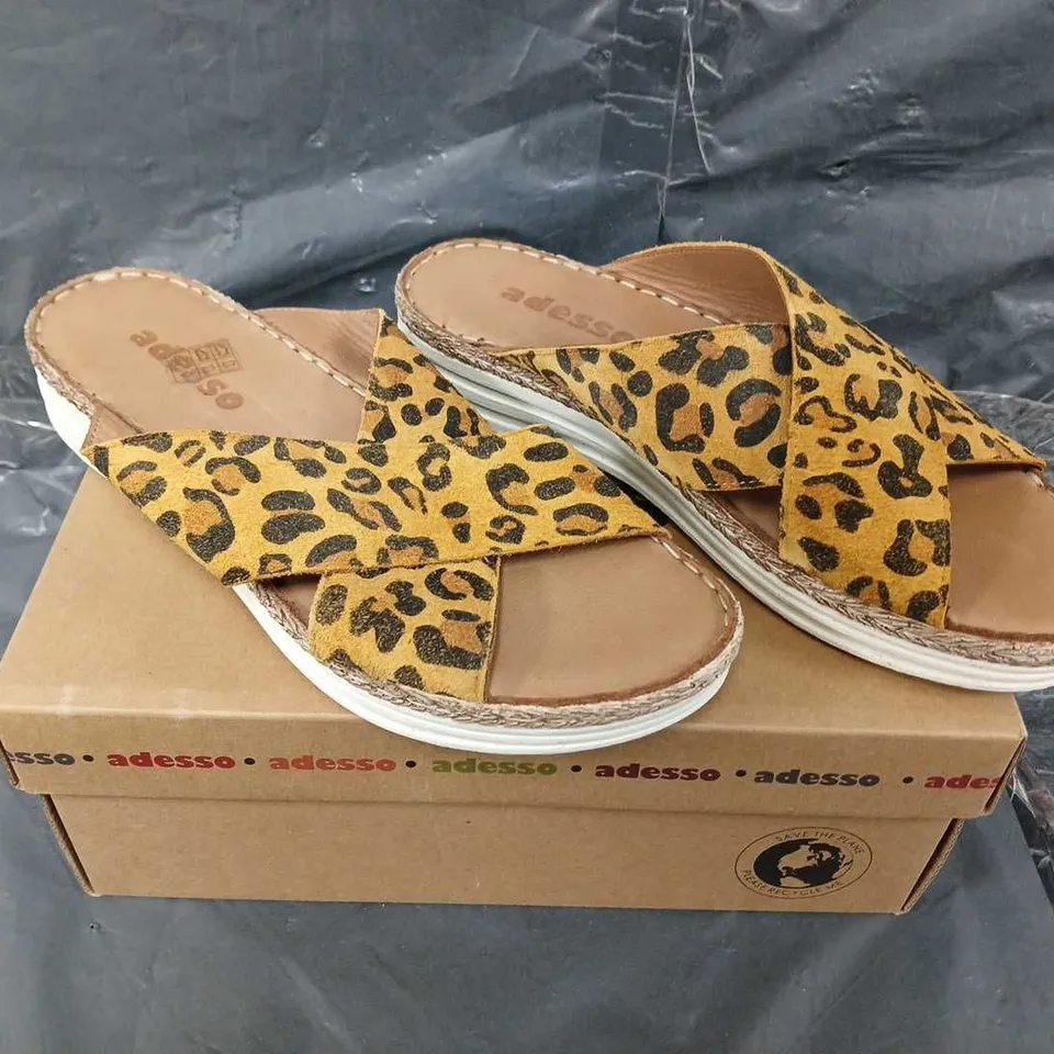 BOXED PAIR ADESSO PATTERN SANDALS - UK SIZE 7