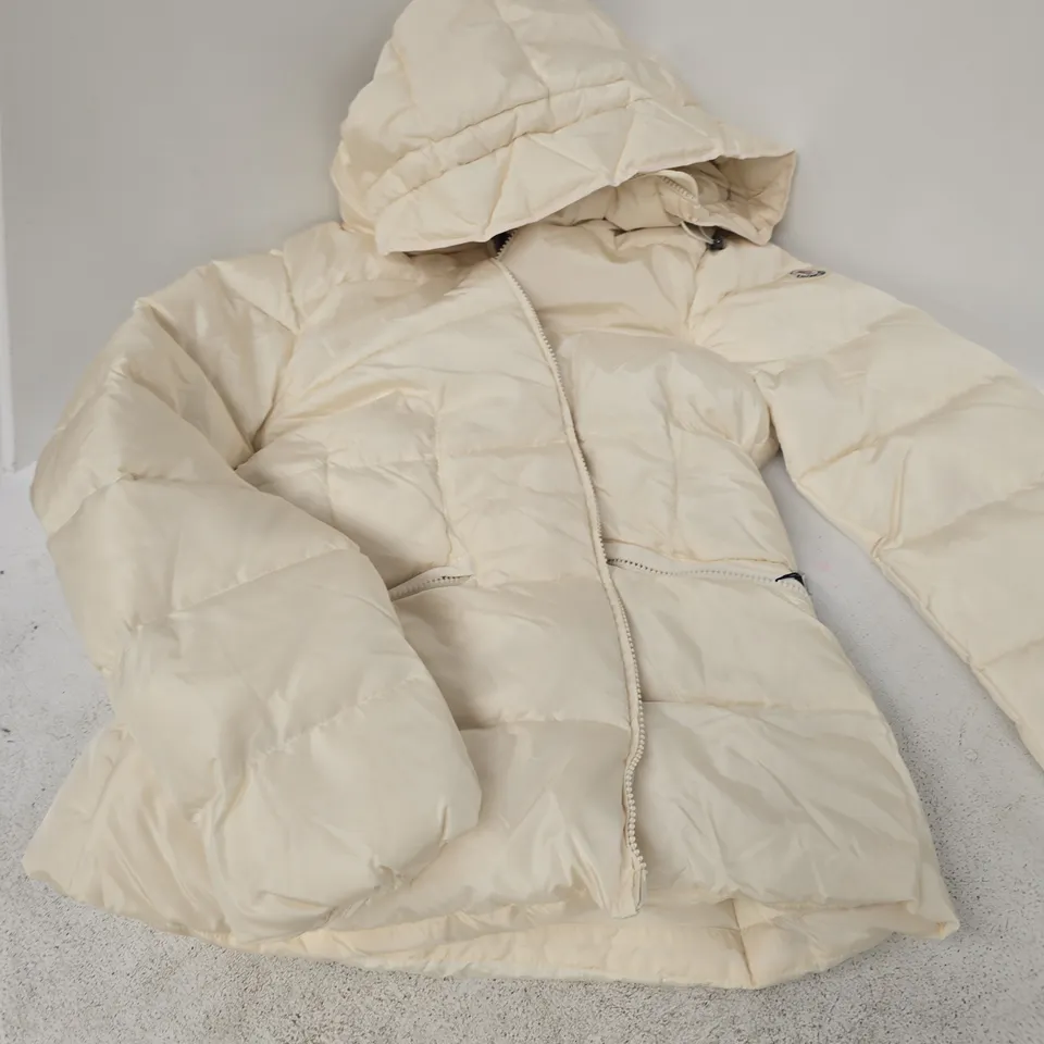 MONCLER CREAM PUFFER JACKET – HOODED, QUILTED WITH LOGO PATCH