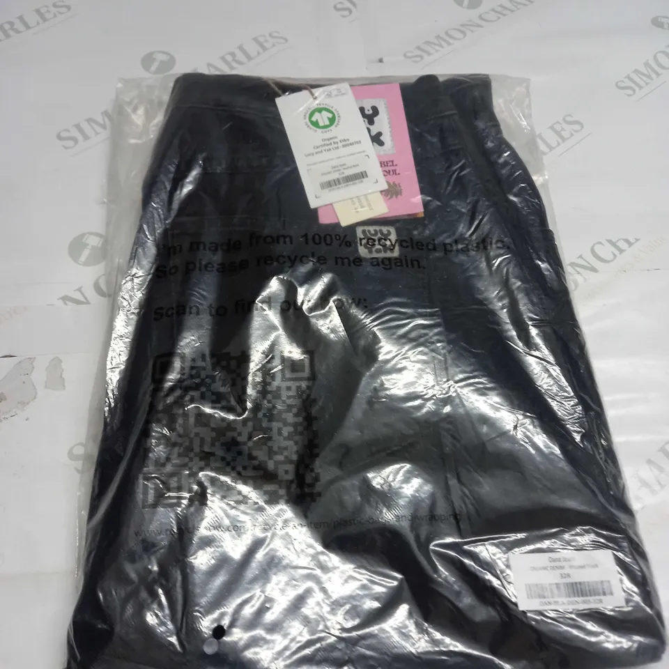 BAGGED LUCY AND YAK DANA JEANS SIZE 32E
