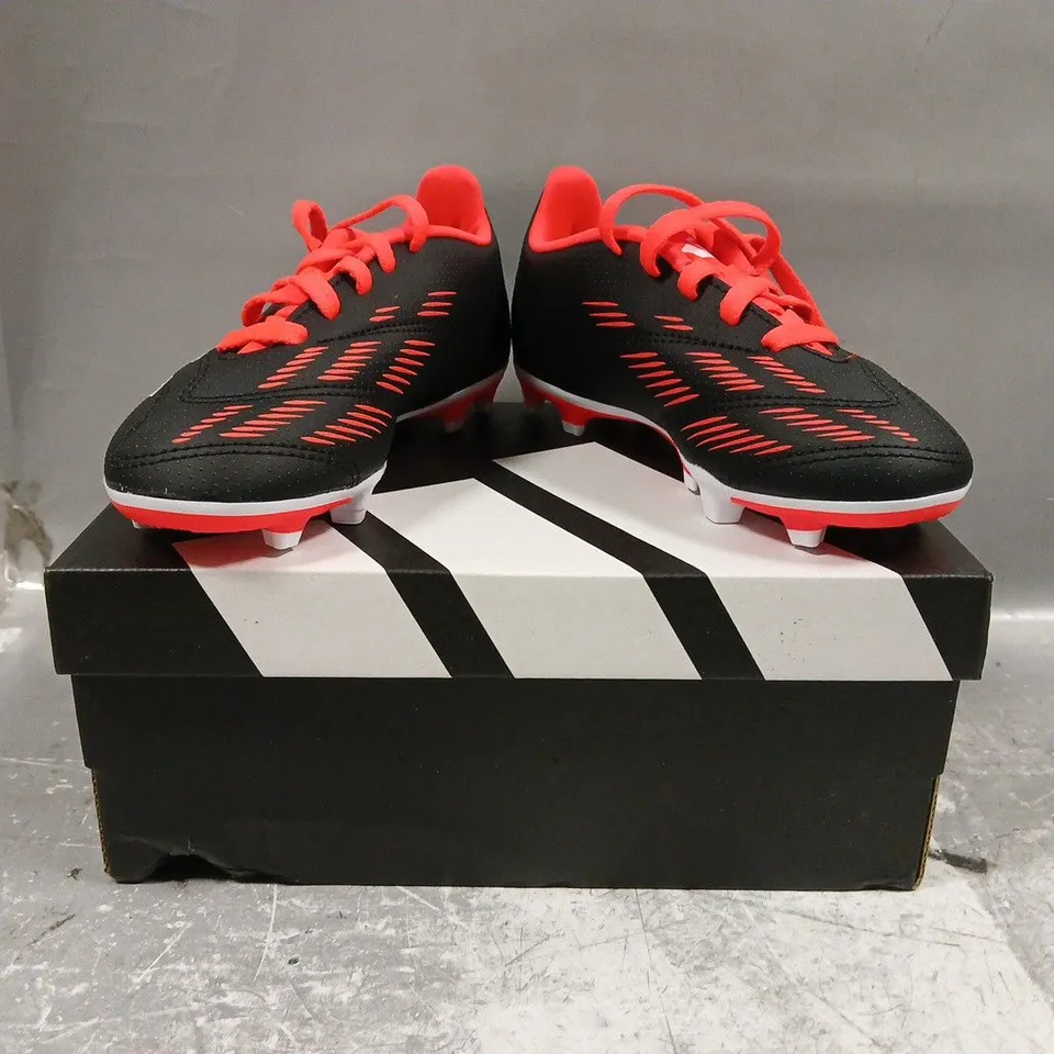 BOXED PAIR OF ADIDAS KID'S PREDATOR CLUB FOOTBALL BOOTS IN BLACK/WHITE/RED SIZE UK 11