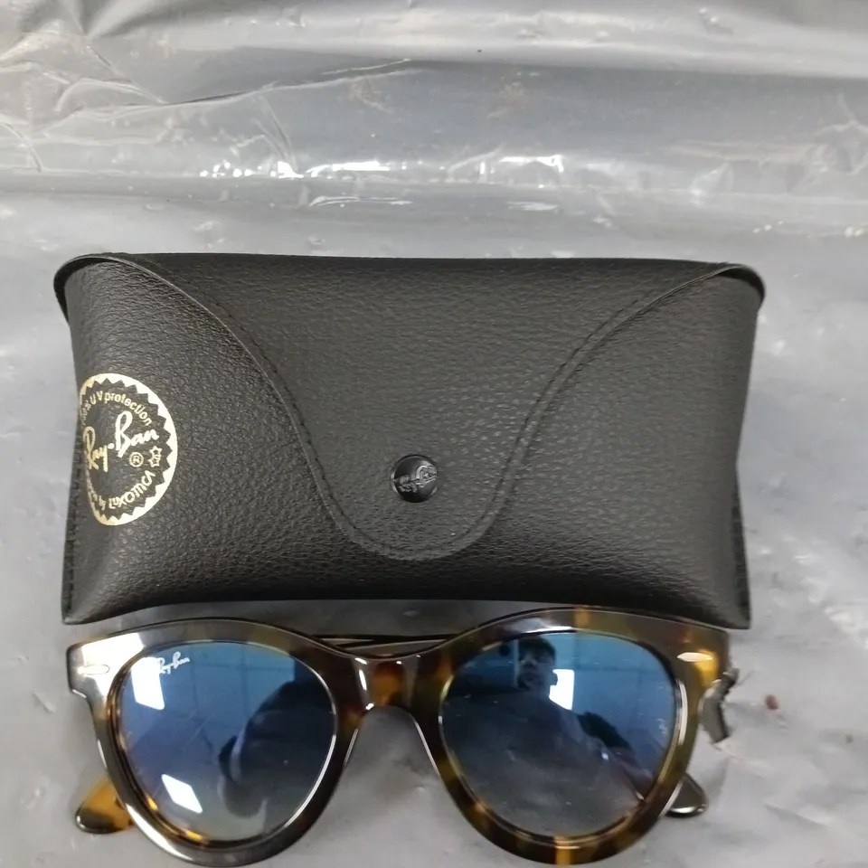 RAYBAN WAYFARER SUNGLASSES 