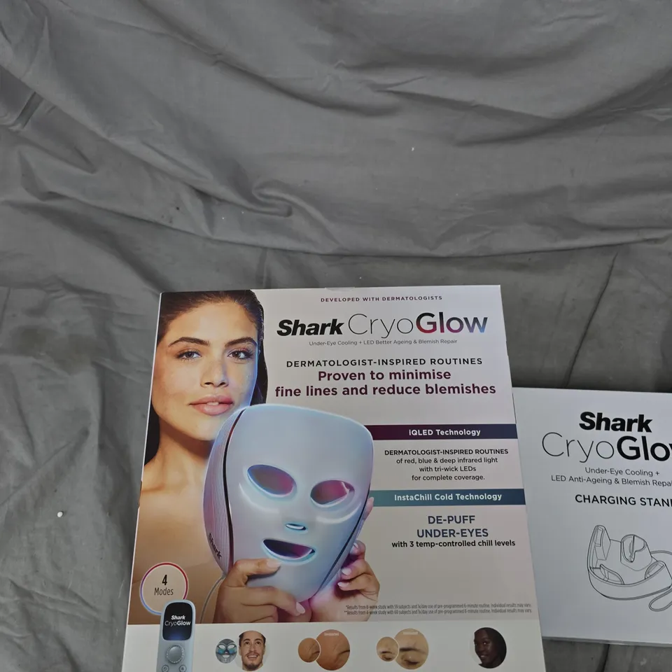 SHARK CRYOGLOW UNDER-EYE COOLING + LED MASK WITH CHARGING STAND