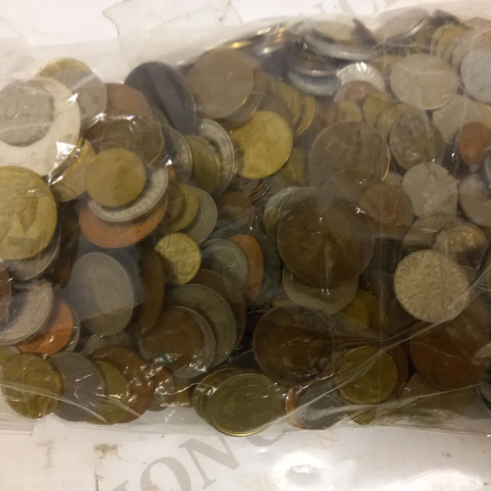 LOT OF APPROXIMATELY 100 ASSORTED COINS