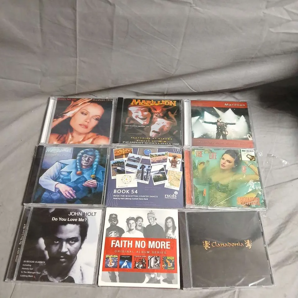 APPROXIMATELY 20 ASSORTED CD ALBUMS TO INCLUDE - TAYLOR SWIFT, JOHN HOLT AND FAITH NO MORE