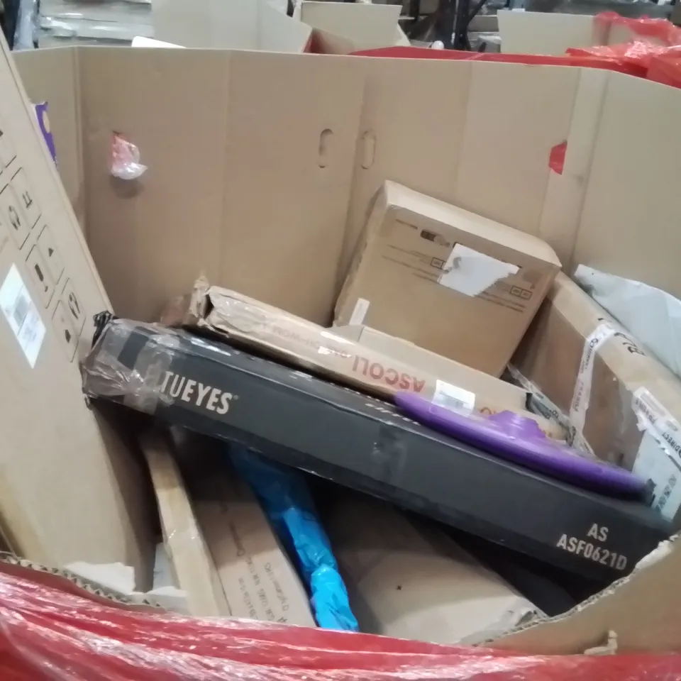 PALLET OF ASSORTED HOUSEHOLD GOODS AND PRODUCTS TO INCLUDE;JUICER,COFFEE ORGANIZER STATION,DESK