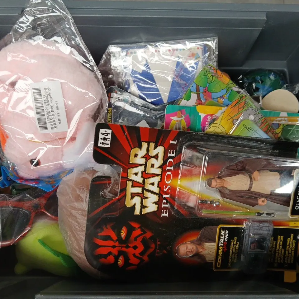 APPROXIMATELY 20 ASSORTED TOYS & GAMES TO INCLUDE UNO FLIP, THEORY TEST FLASH CARDS, STAR WARS FIGURE, ETC