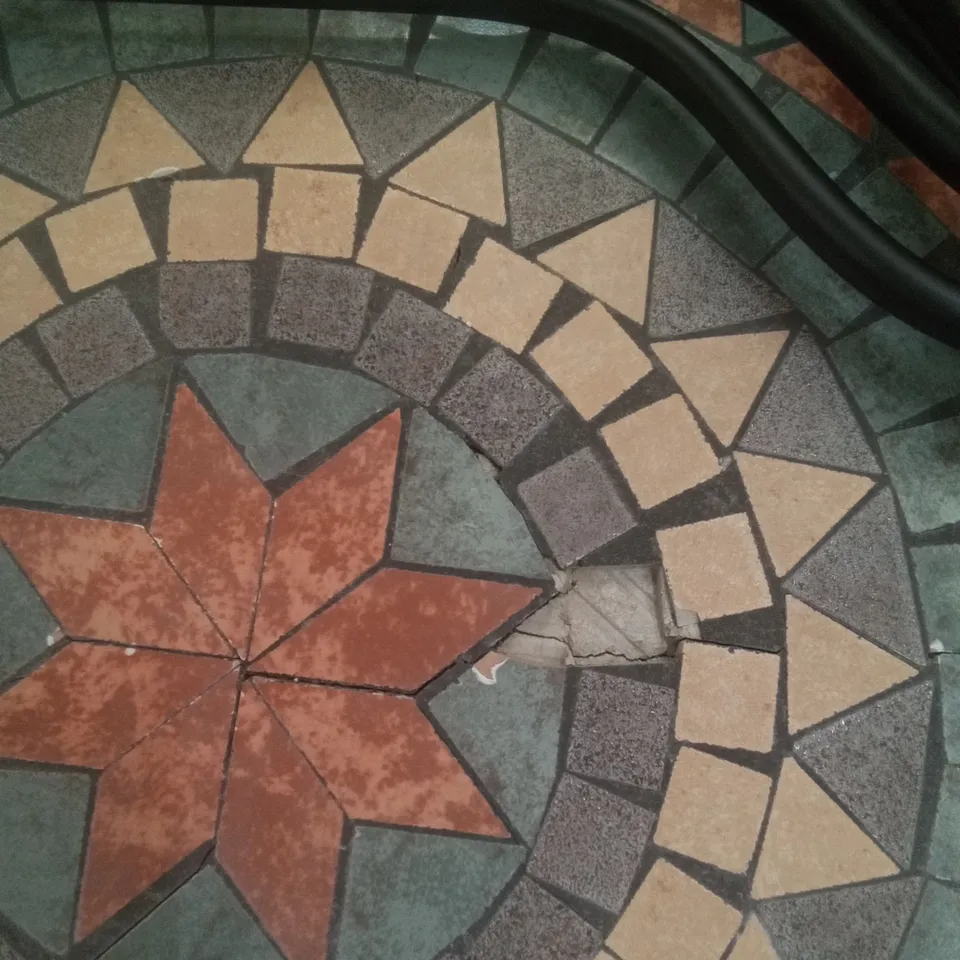 BOXED MOSAIC CIRCULAR TABLE