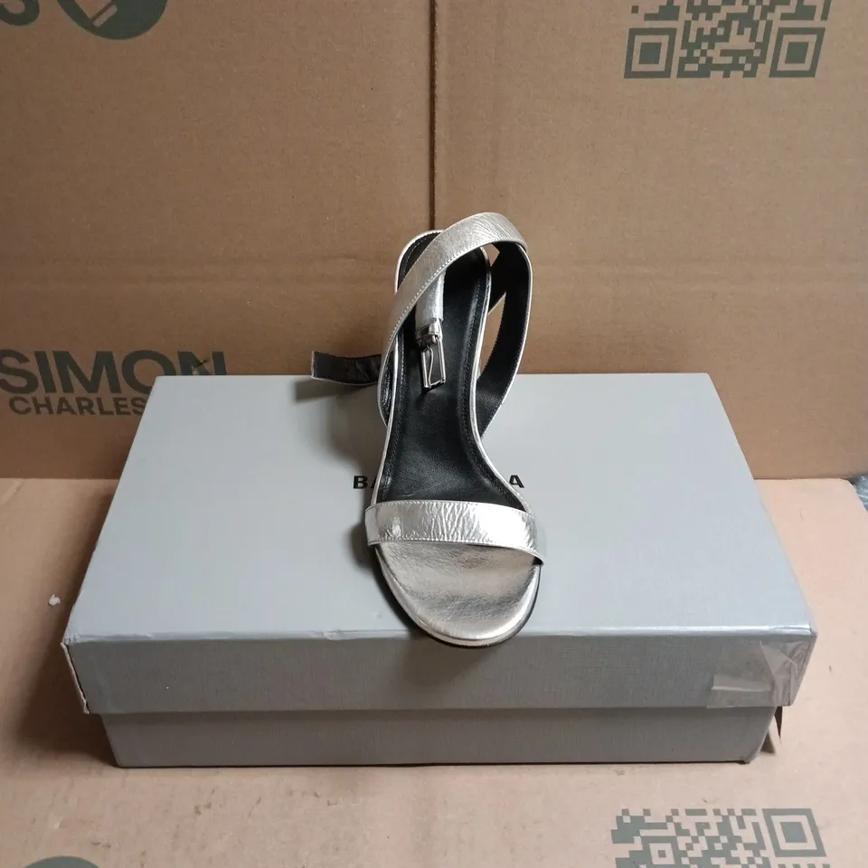 BOXED PAIR OF BALENCIAGA ARGENT METALLIC SILVER LEATHER SANDALS - 4