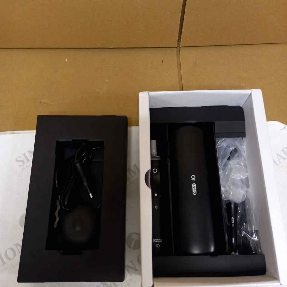 ORAL-B IO 7 BLACK ELECTRIC TOOTHBRUSH