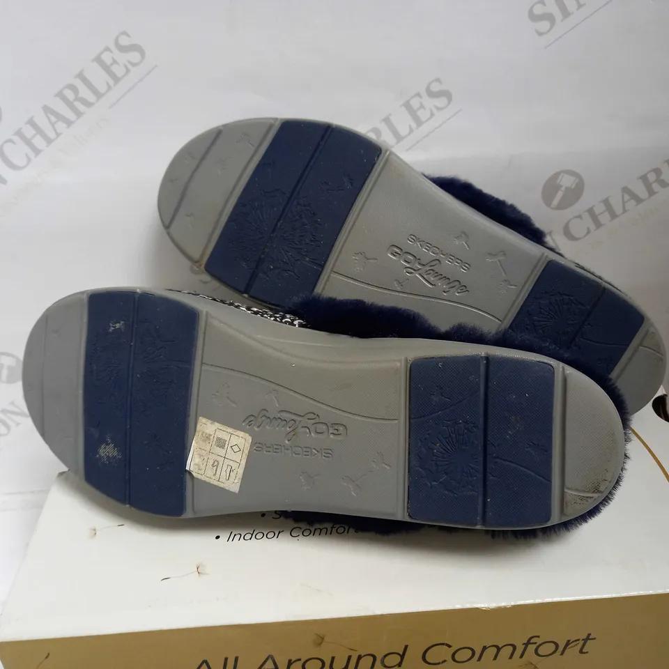 SKECHERS NAVY ARCH SLIP ON SHOES UK SIZE 6