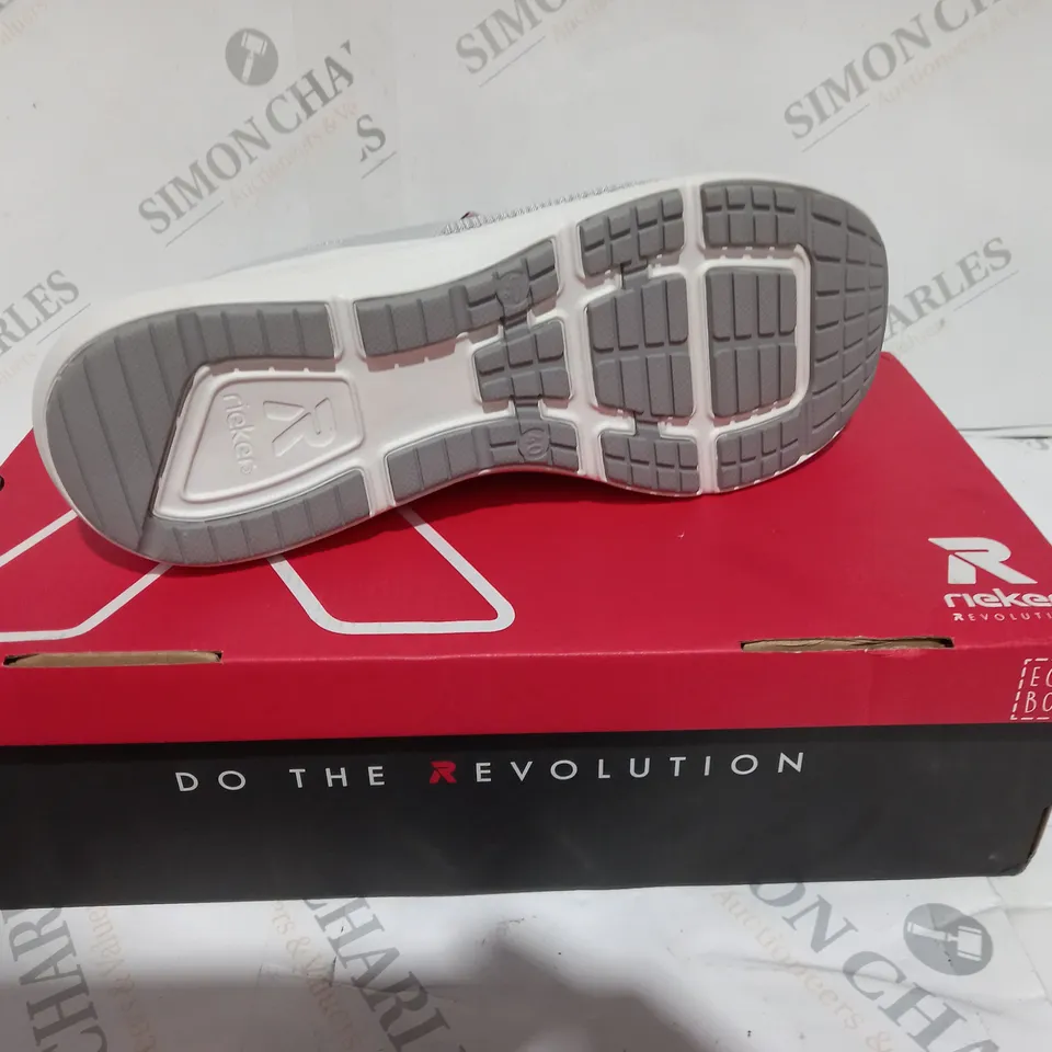 BOXED PAIR OF RIEKER REVOLUTION GREY EVO SPORT SHOE SIZE 6 1/2