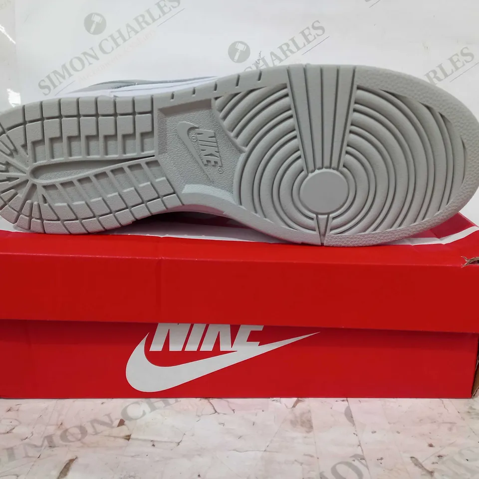 BOXED PAIR OF NIKE DUNK LOW RETRO SHOES IN WHITE/GREY UK SIZE 10