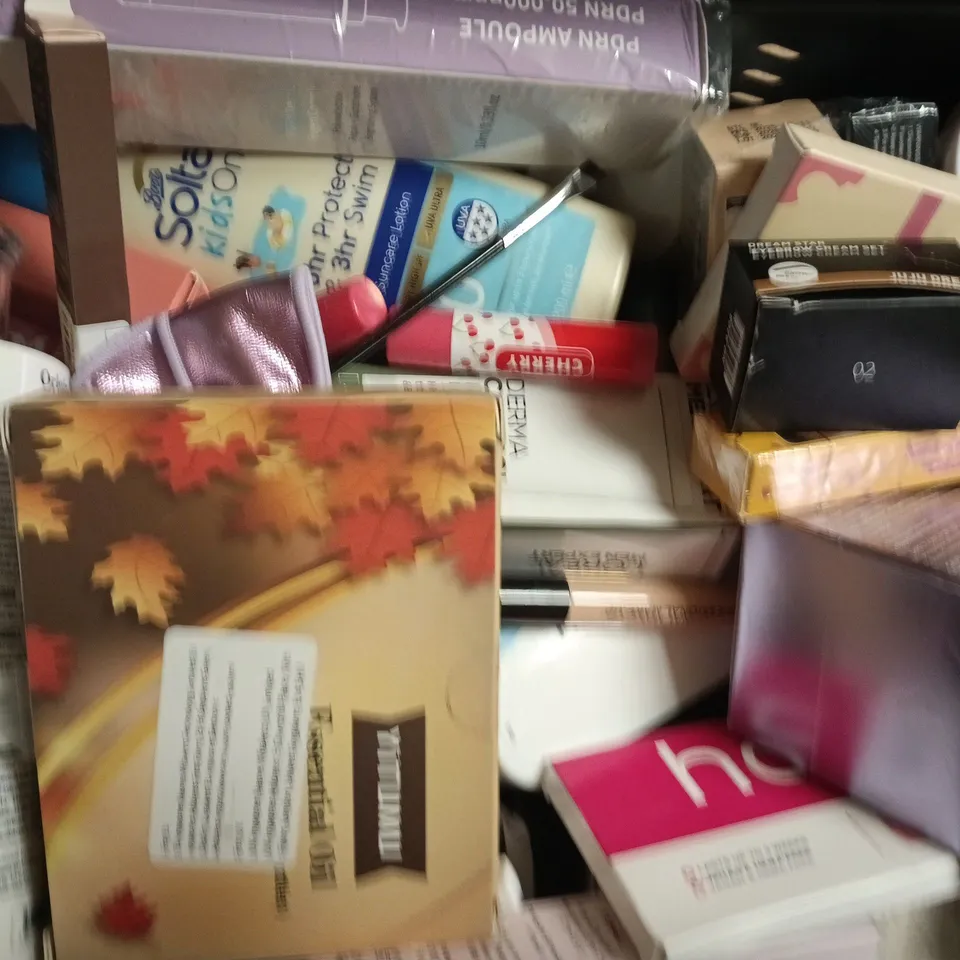 APPROXIMATELY 20 ASSORTED COSMETIC ITEMS TO INCLUDE HIMS, KANZEN, ETC - COLLECTION ONLY
