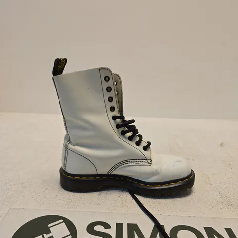 DR. MARTENS WHITE HIGH-TOP BOOTS β UK 6 (EU 39) β PRINT DESIGN