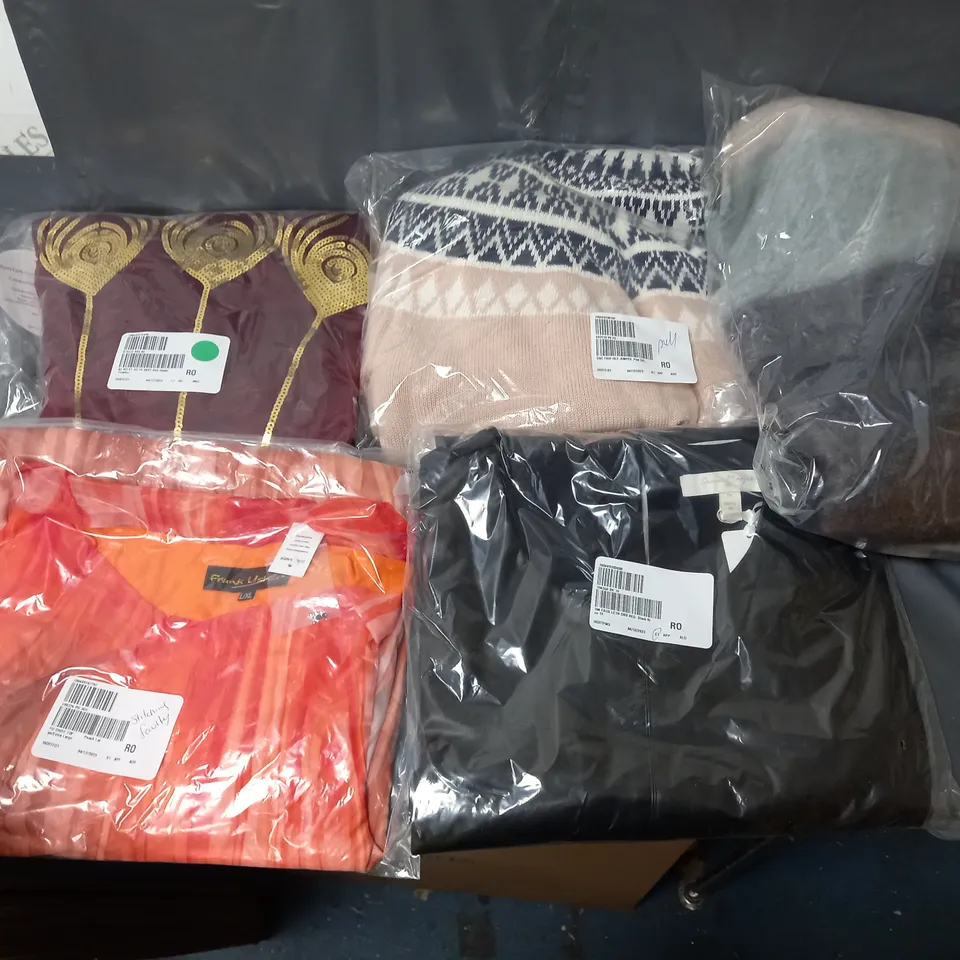 APPROXIMATELY 20 ASSORTED LADIES CLOTHING IN VARIES SIZES, COLOURS AND STYLES