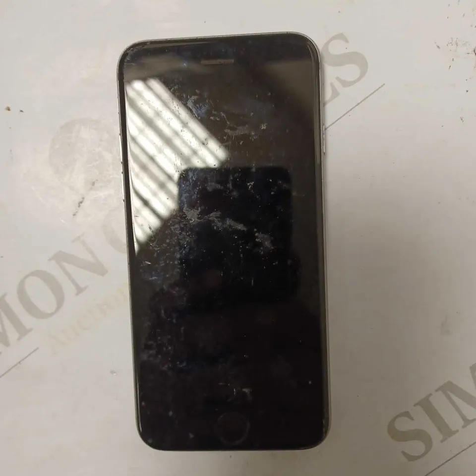 APPLE IPHONE 6 (A1586)