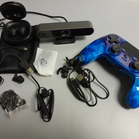LOT OF 5 ASSORTED TECH ITEMS TO INCLUDE SOUNDSTROM WEBCAM, ENCAFIRE TWS EARBUDS AND FRESH AND REBEL EARPHONES