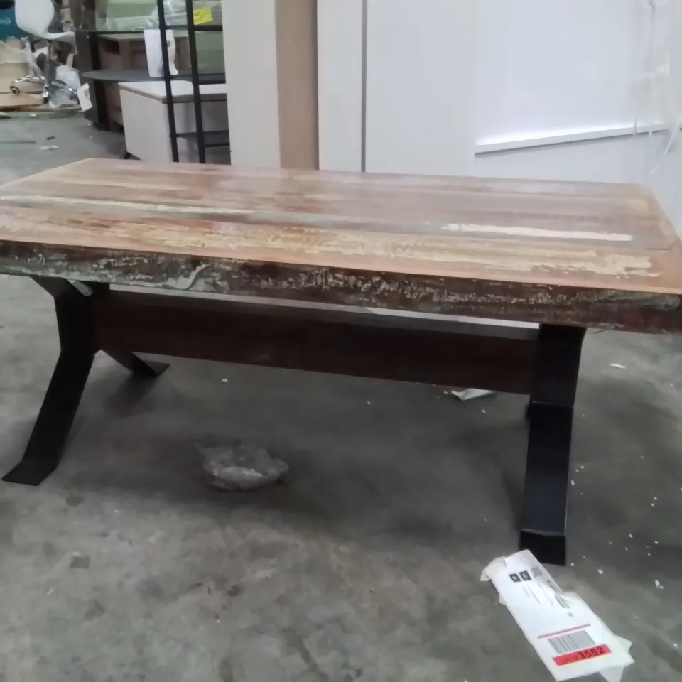 COFFEE TABLE WITH WOOD FINISH 