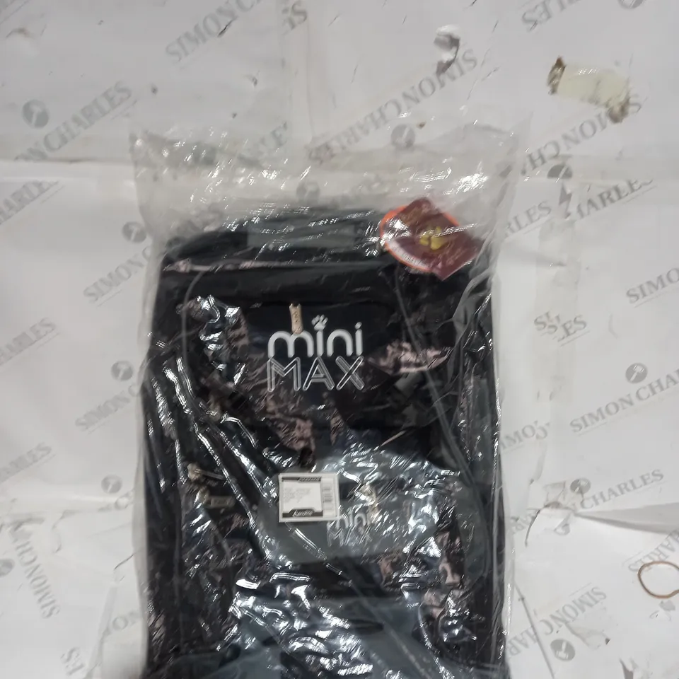 BOX OF ASSORTED HOUSEHOLD ITEMS TO INCLUDE BAGS, BACKPACKS, PILLOWS ETC 