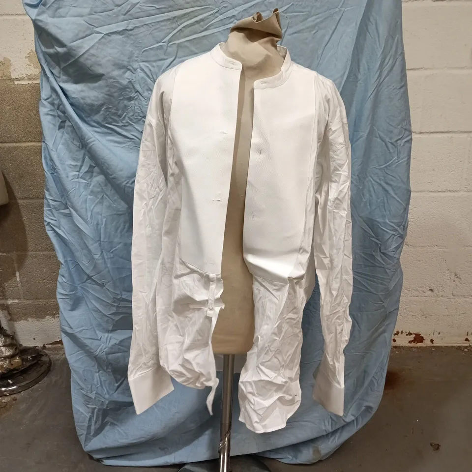 EDE & RAVENSCROFT WHITE ACADEMIC GOWN – SIZE 76, 41 CM LENGTH, MADE IN ENGLAND
