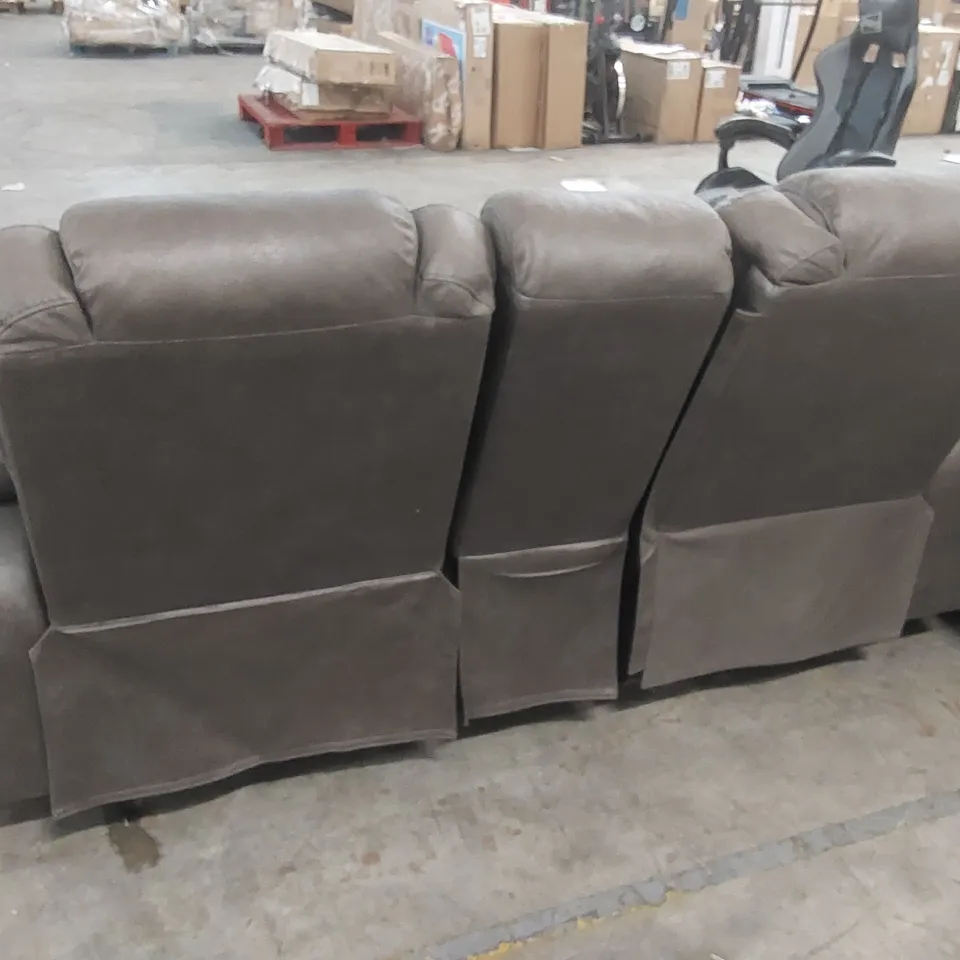 QUALITY DESIGNER 2 SEATER FAUX LEATHER ELECTRIC RECLINER SOFA WITH SPEAKERS AND CUPHOLDERS