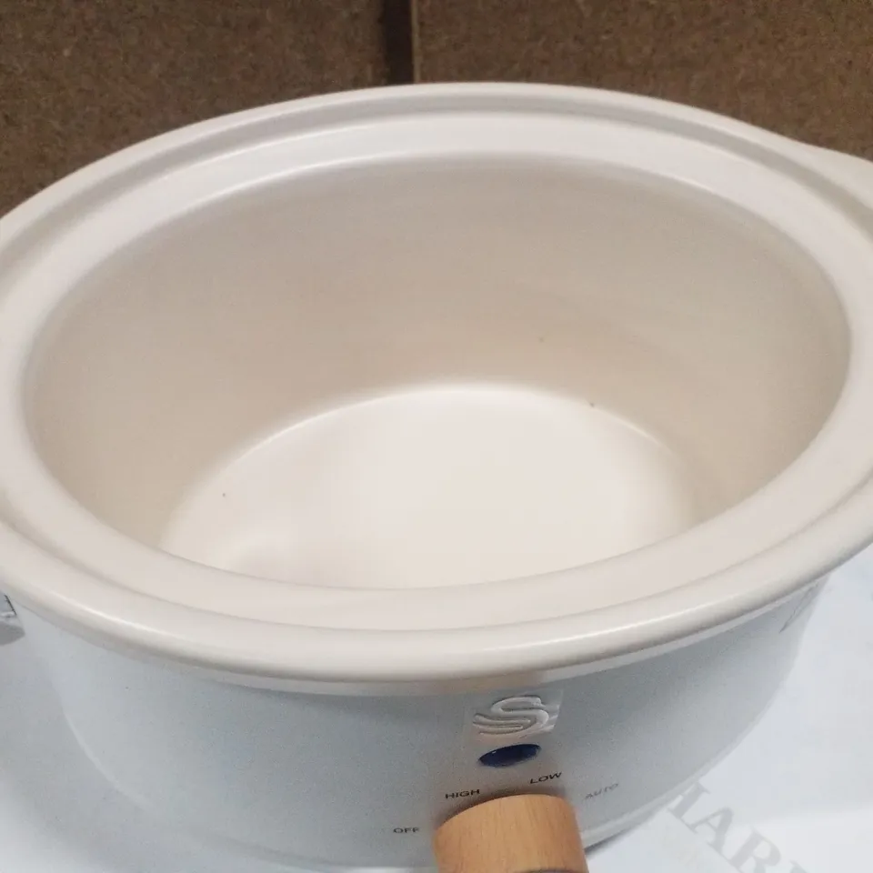 BOXED SWAN 3.5L SLOW COOKER - COTTON WHITE