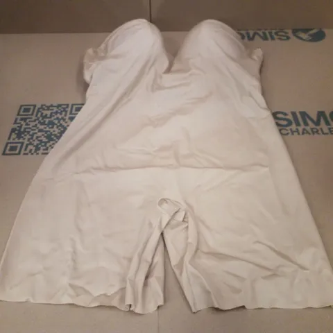BOX CONTAINING APPROXIMATELY 15 BRAND NEW MAGISCULPT ALMOND BODYSUIT - SIZE 40E