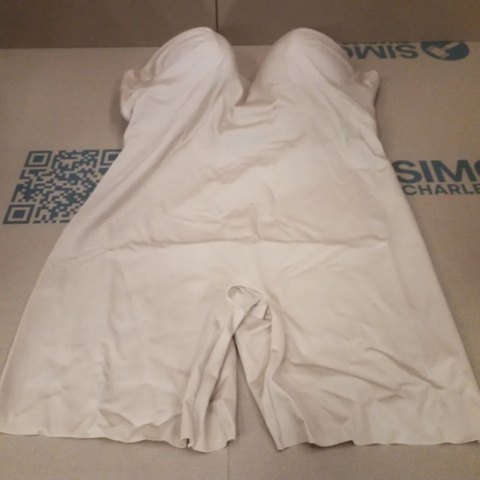 BOX CONTAINING APPROXIMATELY 15 BRAND NEW MAGISCULPT ALMOND BODYSUIT - SIZE 40E