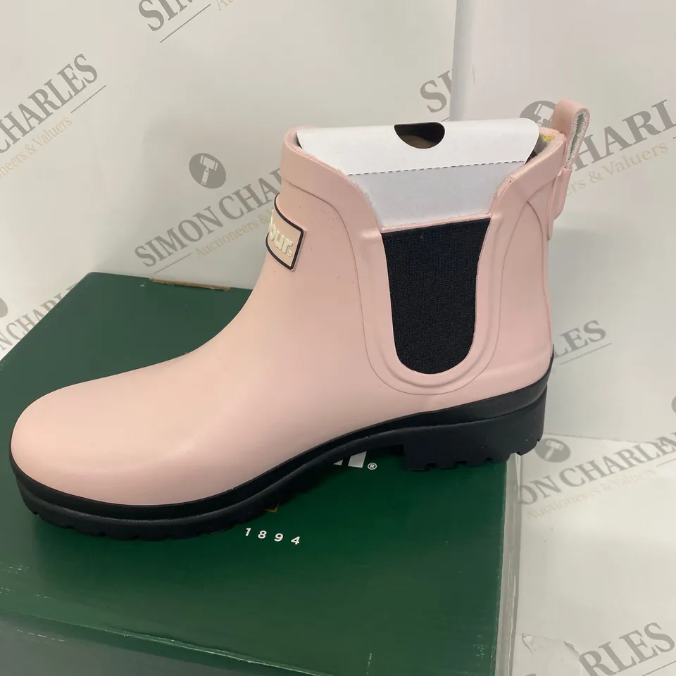 BOXED PAIR OF BARBOUR MALLOW WELLINGTON BOOTS SIZE 6