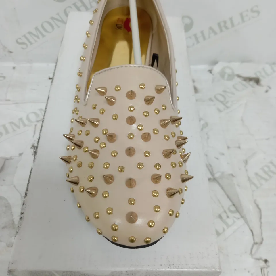 FLAT HEELED NUDE GOLD SPIKEY SHOE SIZE 7