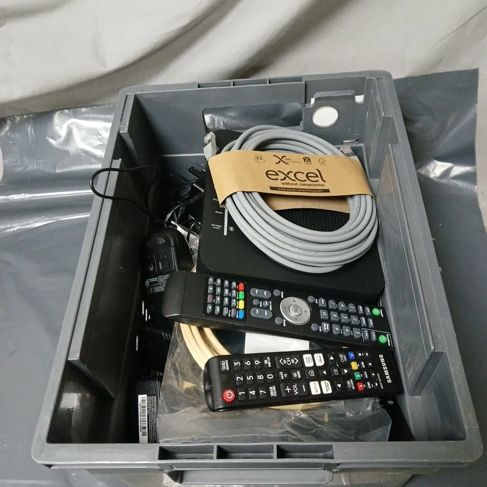APPROXIMATELY 16 ASSORTED ITEMS TO INCLUDE REMOTE CONTROLS, COMPUTER MOUSE, CABLES, ROUTER ETC